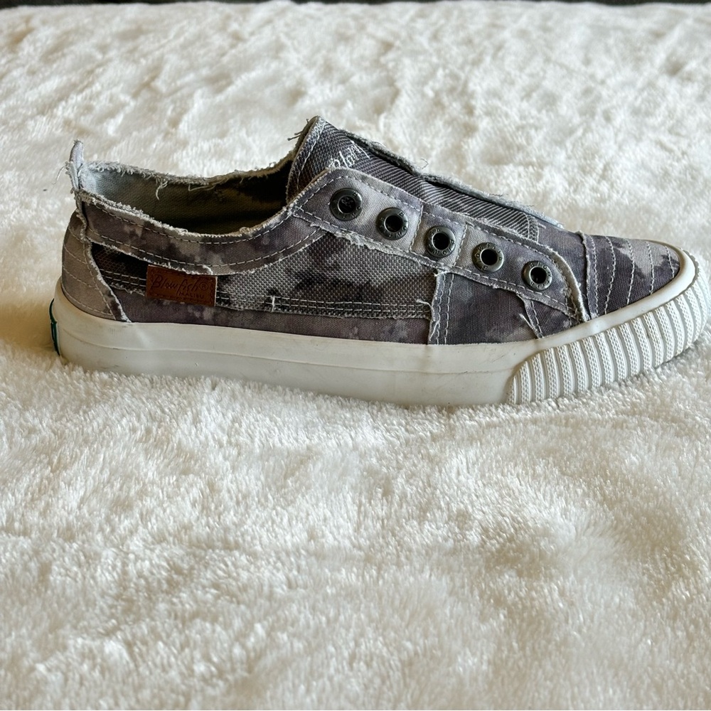 Blowfish Malibu Women’s Slip-on Sneaker SZ 7 Purple/Gray Camo